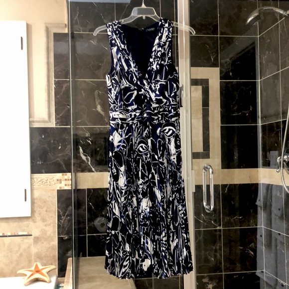 Ralph Lauren Dresses & Skirts - Ralph Lauren dress, size 8, navy/ivory in navy/ivory in color.